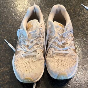 Nike Winflo 5v Phantom Women's Athletic Shoes - White and Gold Size 8